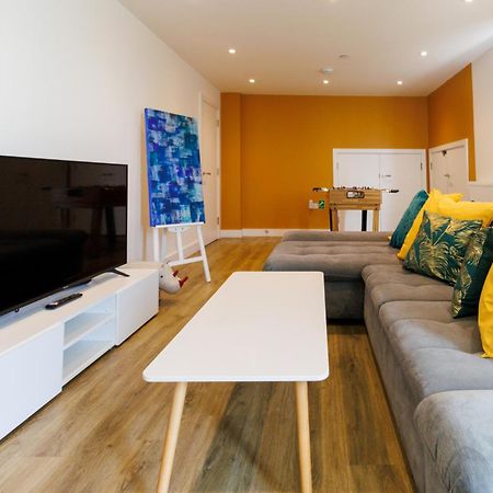City Centre, Sleeps 7, Stunning Views & Parking, Interconnected Rooms Long Stay Work Contractor Leisure, Diamond Penthouse เคมบริดจ์ ภายนอก รูปภาพ