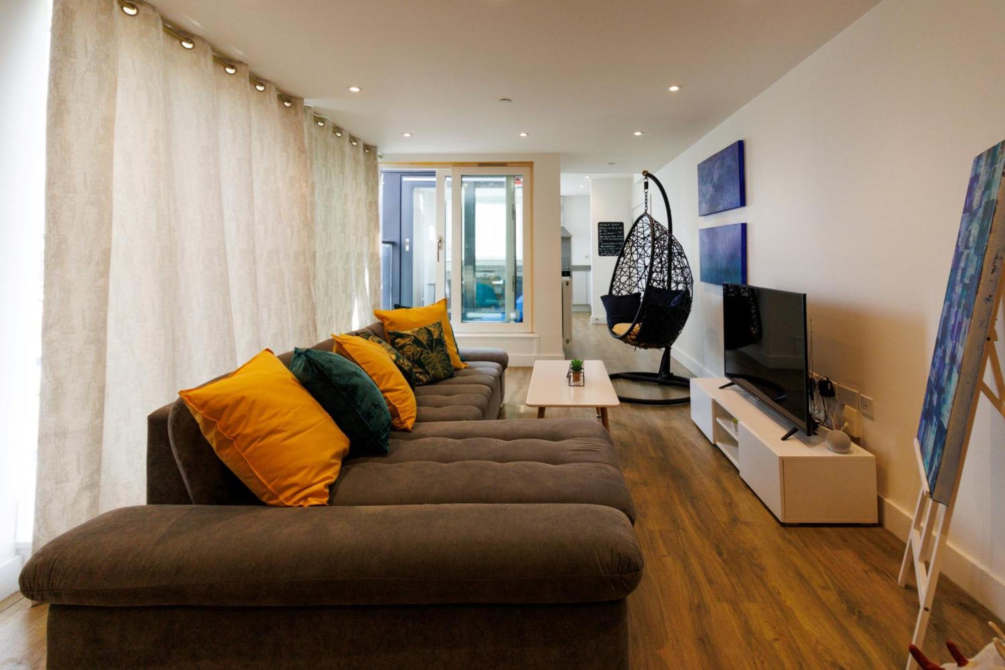 City Centre, Sleeps 7, Stunning Views & Parking, Interconnected Rooms Long Stay Work Contractor Leisure, Diamond Penthouse เคมบริดจ์ ภายนอก รูปภาพ