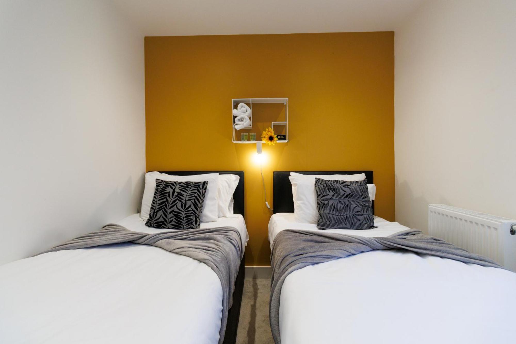 City Centre, Sleeps 7, Stunning Views & Parking, Interconnected Rooms Long Stay Work Contractor Leisure, Diamond Penthouse เคมบริดจ์ ภายนอก รูปภาพ