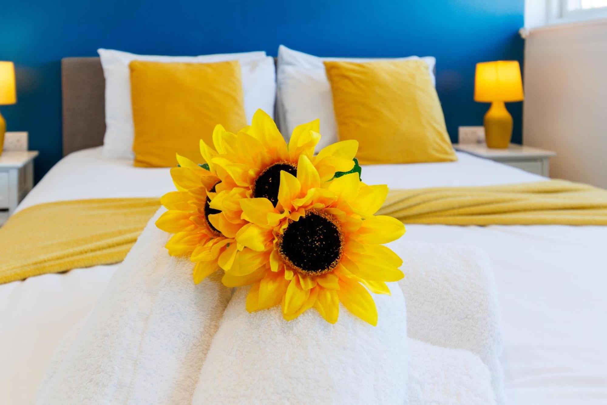 City Centre, Sleeps 7, Stunning Views & Parking, Interconnected Rooms Long Stay Work Contractor Leisure, Diamond Penthouse เคมบริดจ์ ภายนอก รูปภาพ