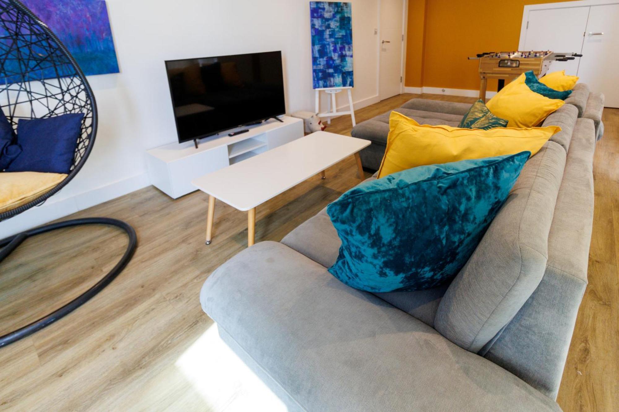City Centre, Sleeps 7, Stunning Views & Parking, Interconnected Rooms Long Stay Work Contractor Leisure, Diamond Penthouse เคมบริดจ์ ภายนอก รูปภาพ